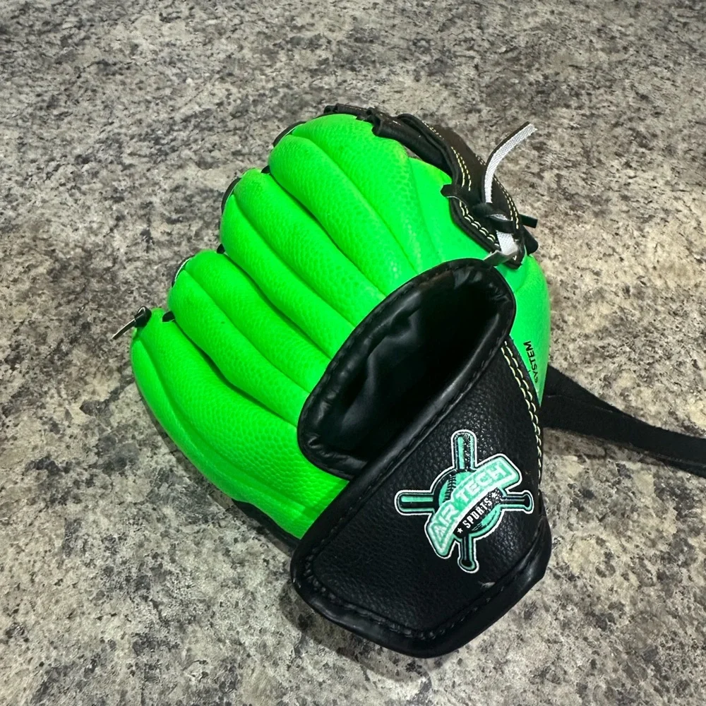 Teeball Left Hand Glove For Kids Green & Black Brand new Youth